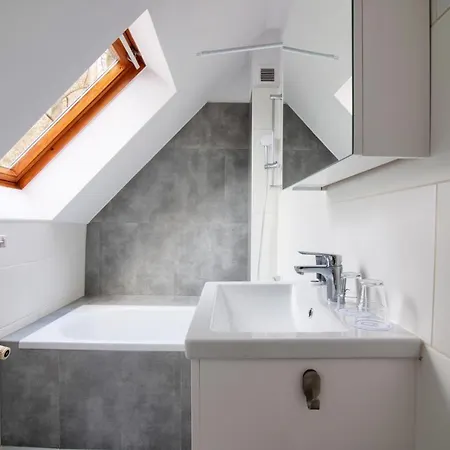 In - Floriana Hotel *